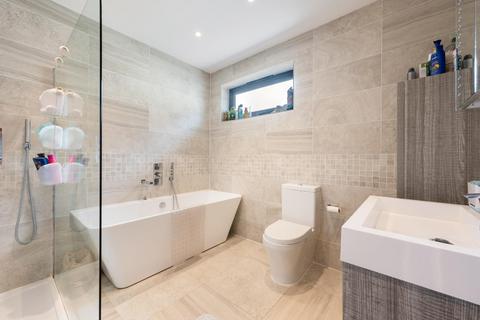 4 Latimer Close, Worcester Park, KT4 8UF