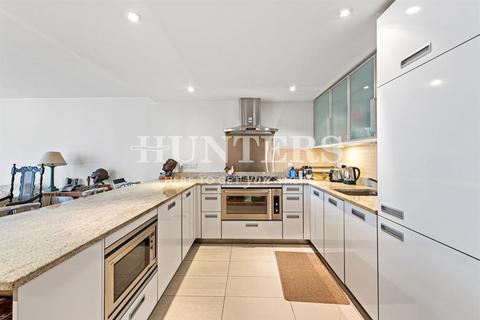 2 bedroom flat for sale, Lymington Road, London, NW6