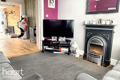 3 bedroom end of terrace house for sale, Somerset Avenue, Luton