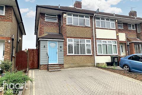 3 bedroom end of terrace house for sale, Somerset Avenue, Luton