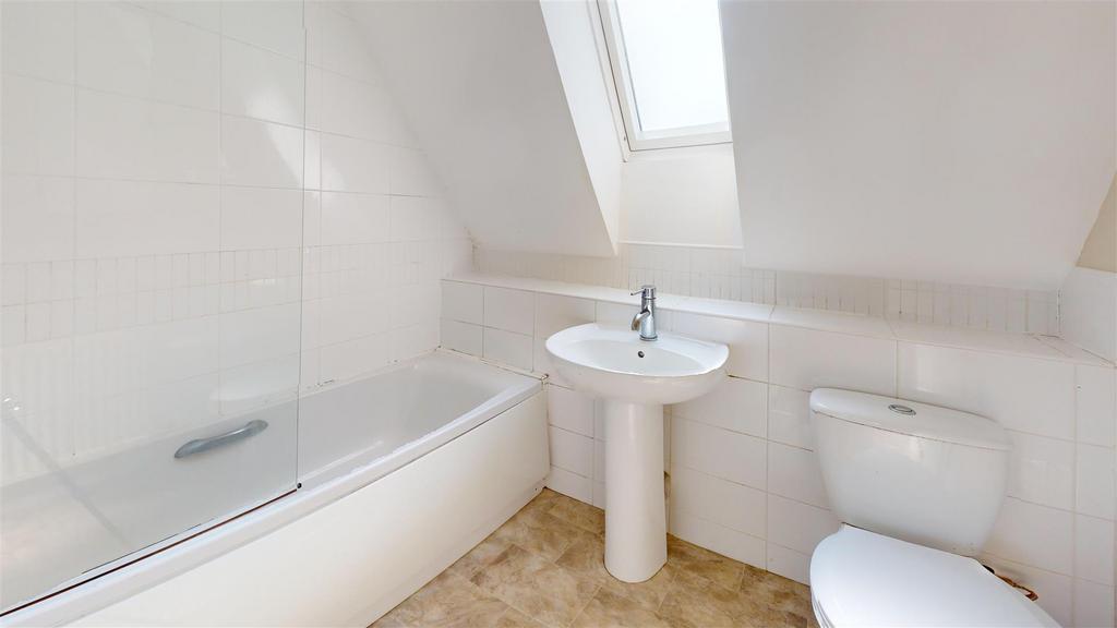 19-High-Royds-Drive-Bathroom.jpg