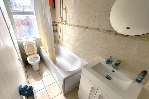 4 bedroom terraced house for sale, Conway Drive, Leeds, West Yorkshire, LS8 5JG