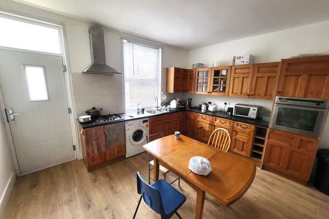 4 bedroom terraced house for sale, Conway Drive, Leeds, West Yorkshire, LS8 5JG