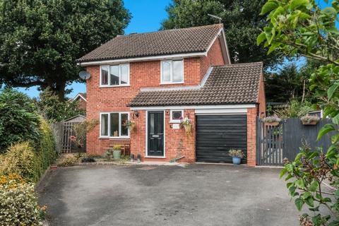 25 Chandlers Close, Redditch, B97 5HU