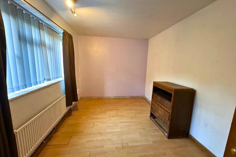 2 bedroom maisonette to rent, Southwick Road, Northern Moor, Manchester, M23