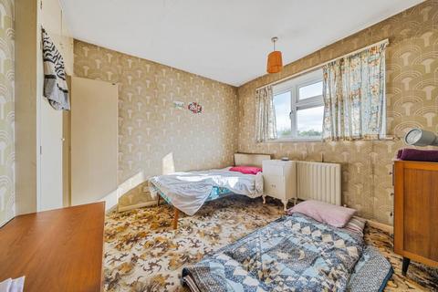 3 bedroom terraced house for sale, Knaphill,  Surrey,  GU21