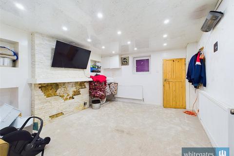 16 Cross Lane, Bradford, BD7 3JT