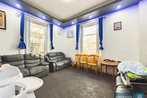 16 Cross Lane, Bradford, BD7 3JT