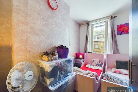 16 Cross Lane, Bradford, BD7 3JT