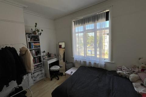 Studio to rent, 9 Kenton Road, Harrow HA1