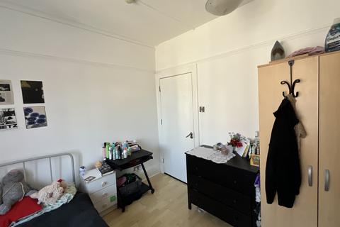 Studio to rent, 9 Kenton Road, Harrow HA1