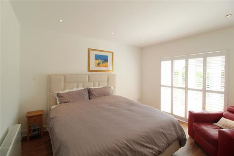 2 bedroom bungalow for sale, Woodside, Leigh-on-Sea, SS9