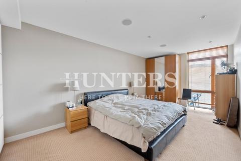 3 bedroom flat for sale, Lymington Road, London, NW6