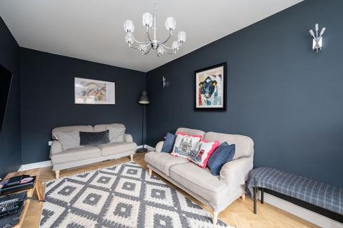 2 Firs Close, Horsham, RH12 1GD