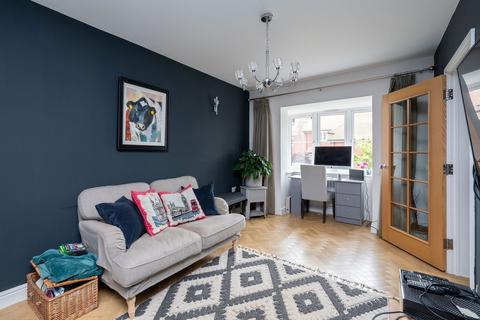 2 Firs Close, Horsham, RH12 1GD