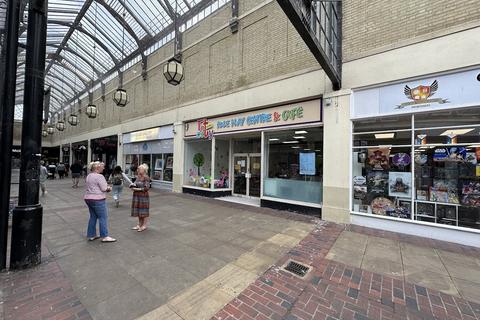 Retail property (high street) to rent, Worthing BN11