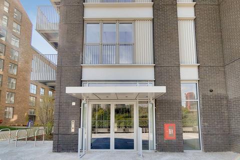 Studio to rent, Serapis House, Docklands, London, E14