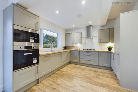 3 bedroom detached house for sale, Heath Road, Upton, CH2