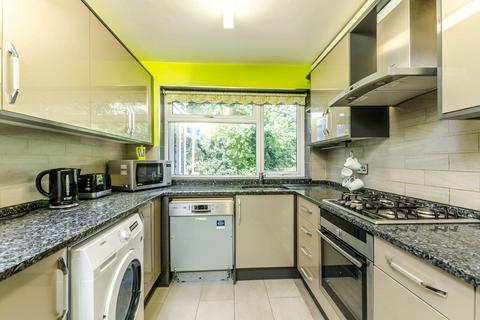 2 bedroom flat for sale, St Cuthberts Gardens, Hatch End, Pinner, HA5