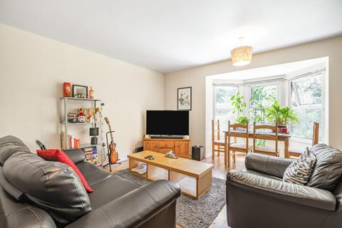 2 bedroom flat for sale, Carisbrooke Road, Leeds LS16