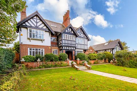 1 Hillcrest Road, London, W5 2JL