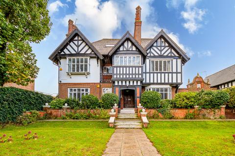 1 Hillcrest Road, London, W5 2JL