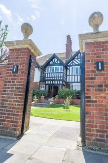 1 Hillcrest Road, London, W5 2JL