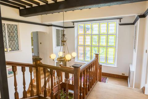 1 Hillcrest Road, London, W5 2JL