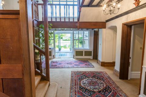 1 Hillcrest Road, London, W5 2JL