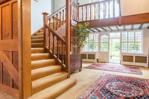1 Hillcrest Road, London, W5 2JL