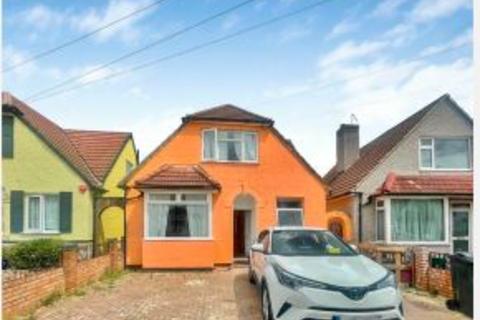 4 bedroom detached house to rent, Hamilton Crescent, Hounslow TW3