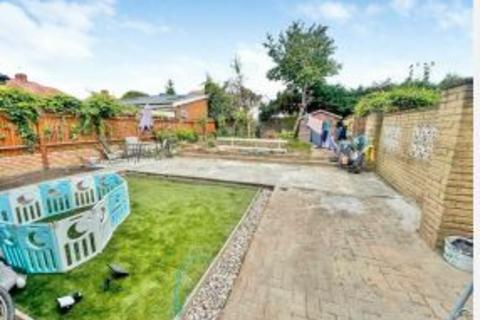 4 bedroom detached house to rent, Hamilton Crescent, Hounslow TW3