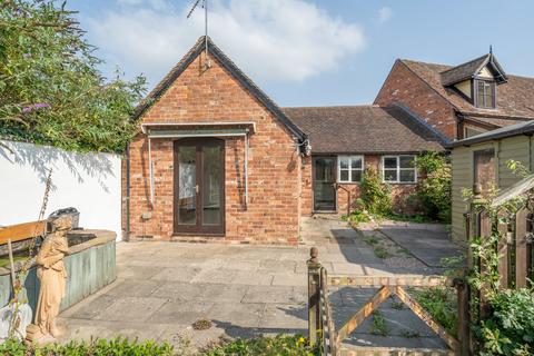 2 bedroom semi-detached bungalow for sale, College Court, Tenbury Wells, Worcestershire, WR15 8RQ