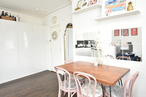 Flat 1, Towering House Cheltenham Mount, Harrogate, HG1 1DW