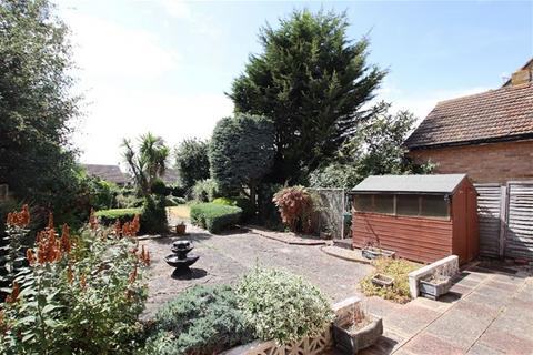 2 bedroom detached bungalow for sale, Colthorpe Road, Great Clacton, Clacton on Sea