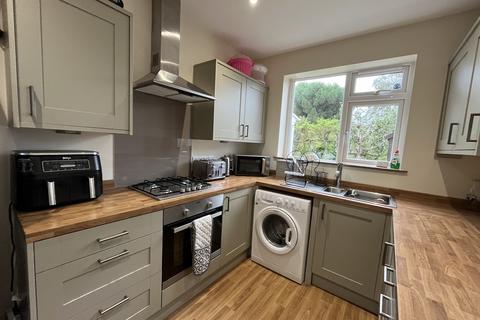 3 bedroom detached house to rent, Queen Mary Avenue, Bournemouth