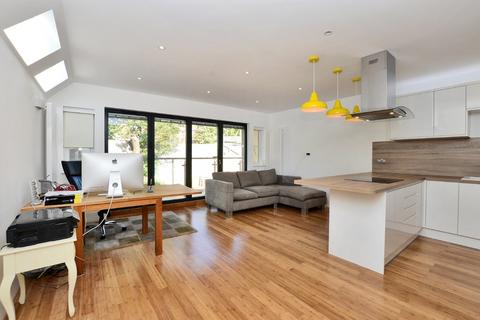 2 bedroom apartment for sale, Victoria Road, Kingston Upon Thames KT1
