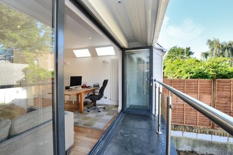 2 bedroom apartment for sale, Victoria Road, Kingston Upon Thames KT1