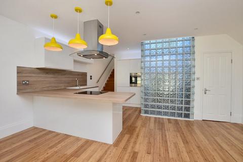 2 bedroom apartment for sale, Victoria Road, Kingston Upon Thames KT1