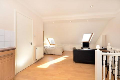 Studio to rent, High Street Colliers Wood, Colliers Wood, London, SW19