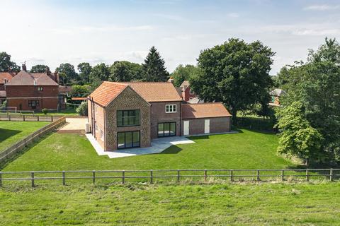 5 bedroom detached house for sale, North Wootton