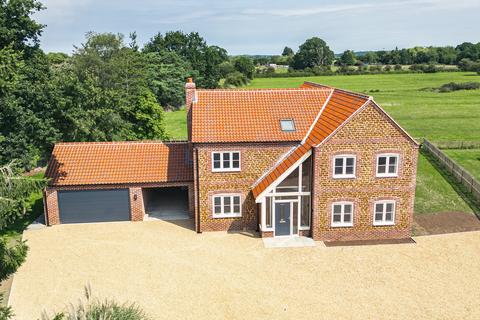 5 bedroom detached house for sale, North Wootton