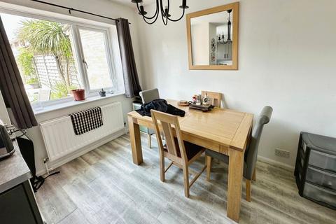 73 Kingsman Road, Stanford-le-hope, SS17 0JN