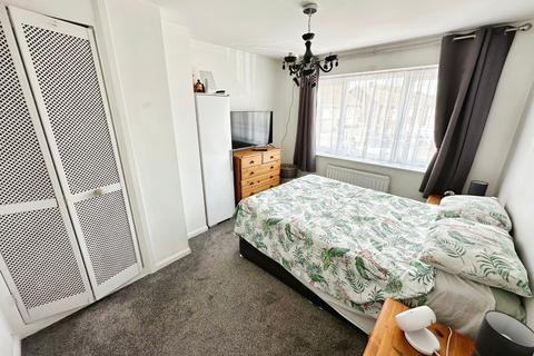 73 Kingsman Road, Stanford-le-hope, SS17 0JN