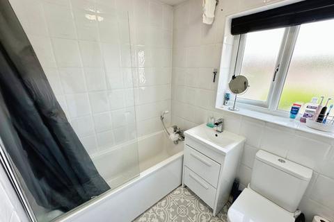 73 Kingsman Road, Stanford-le-hope, SS17 0JN