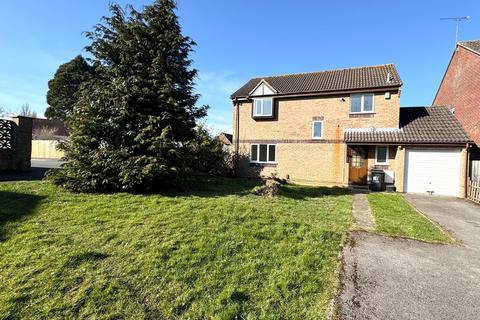 4 bedroom detached house to rent, Olive Grove, Swindon SN25