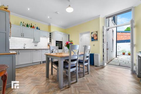 undefined, Severn Grove, Pontcanna