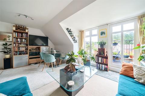 3 bedroom flat for sale, Beacon Crescent, Surrey GU26