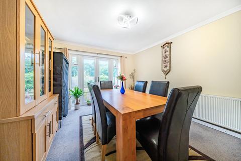 102 Albert Drive, Woking, GU21 5UA