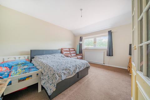 102 Albert Drive, Woking, GU21 5UA